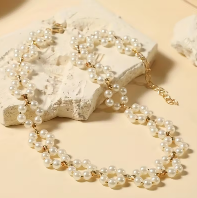 JQ7221 Women's Retro Minimalist Imitation Pearl Necklace - Golden-Tone Chain with White Imitation Pearl, Lightweight Elegant Clavicle Chain for Daily Wear & Parties, Timeless Versatile Jewelry Gift, Party Accessory