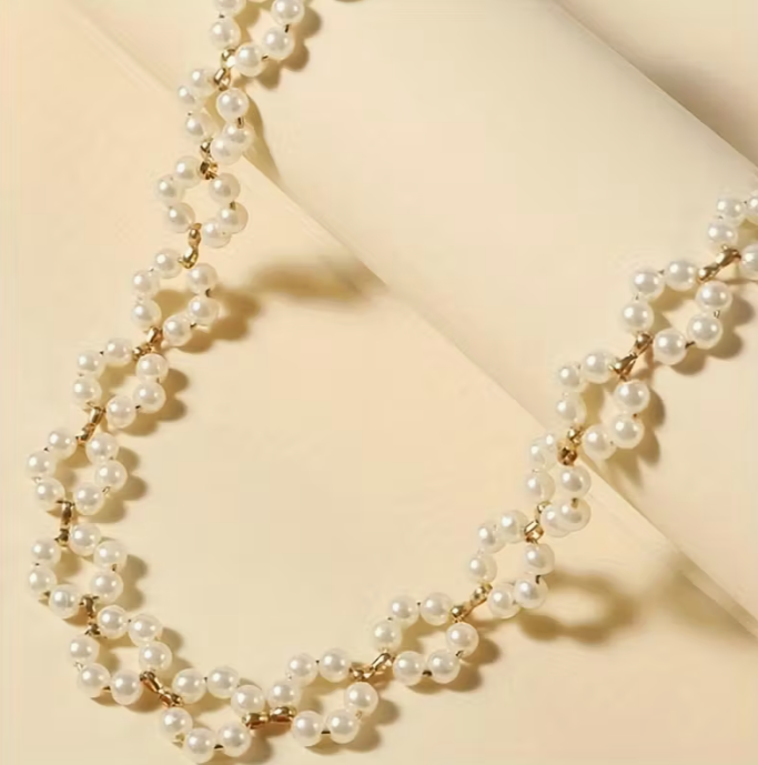 JQ7221 Women's Retro Minimalist Imitation Pearl Necklace - Golden-Tone Chain with White Imitation Pearl, Lightweight Elegant Clavicle Chain for Daily Wear & Parties, Timeless Versatile Jewelry Gift, Party Accessory