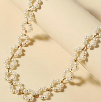 JQ7221 Women's Retro Minimalist Imitation Pearl Necklace - Golden-Tone Chain with White Imitation Pearl, Lightweight Elegant Clavicle Chain for Daily Wear & Parties, Timeless Versatile Jewelry Gift, Party Accessory