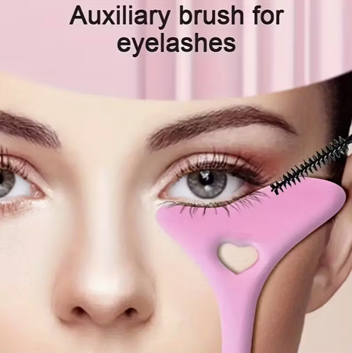 A Three-Piece Multifunctional Eye Makeup Tool Set, Including a Lash Comb, a Curved Eyebrow Razor, And Eyebrow Scissors, Suitable for Beginners.